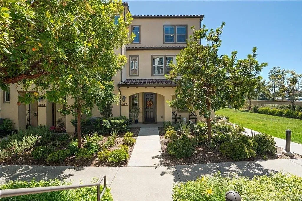 4 bed, 3.5 bath, 2213 sqft, $4,388 — Photo 1