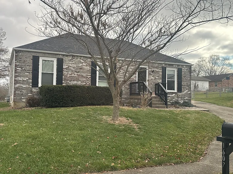 1607 Greenland Ct — Photo 2
