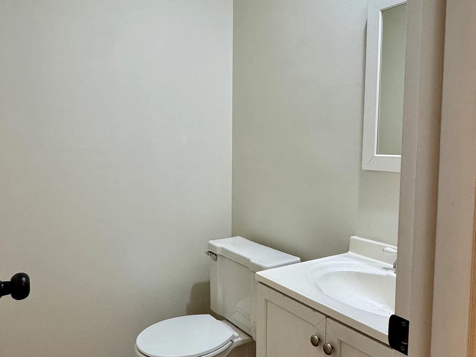 4 bed, 2.5 bath, 2160 sqft, $3,200 — Photo 3