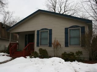 5187 Burton Dr, Pinckney, MI 48169