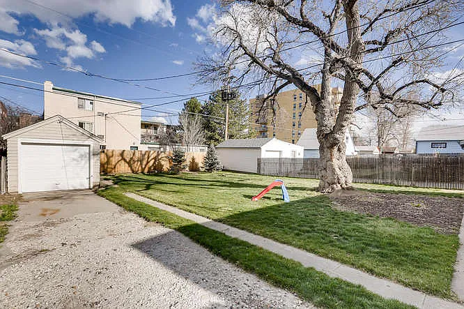 1370 Xanthia St — Photo 23