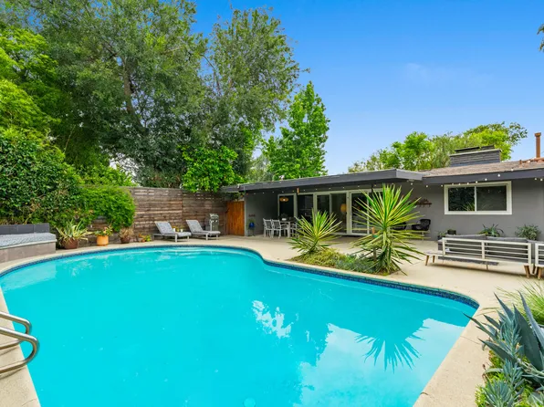 13557 Kittridge St, Van Nuys, CA 91401