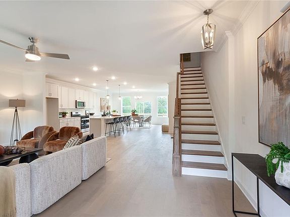 4th image of 624 Oakleaf Grove Ln