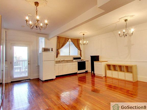 4th image of 220 6th St #25A