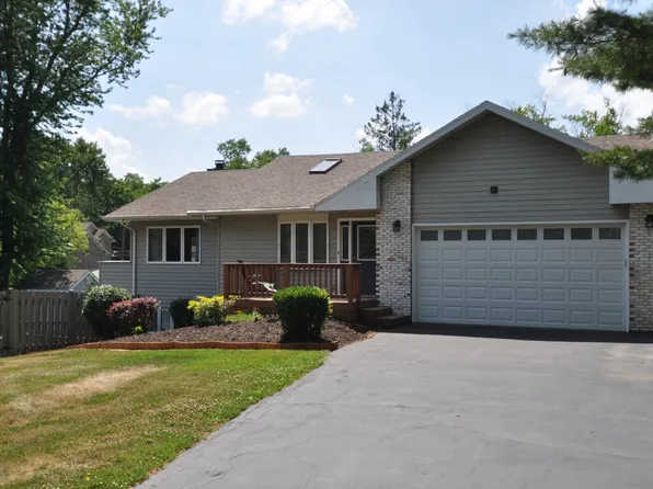 42220 N Center St, Antioch, IL 60002