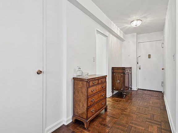 5th image of 150 E 61st St APT 5K