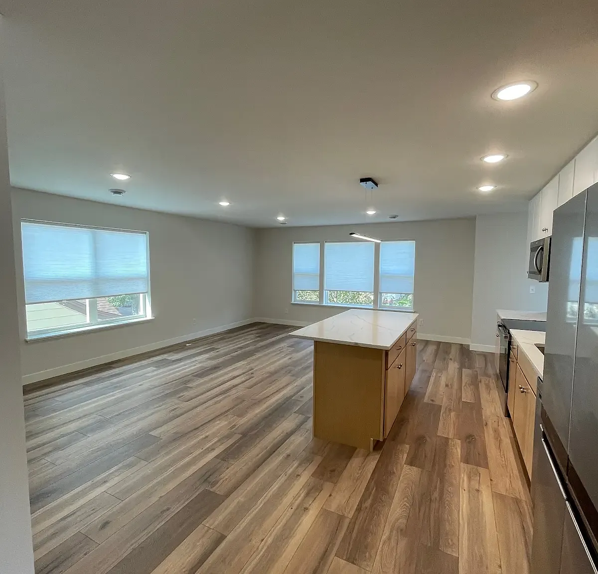 3 bed, 1350 sqft, $2,550 — Photo 4