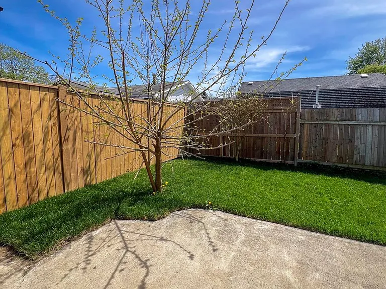 95 Leaside Dr — Photo 11