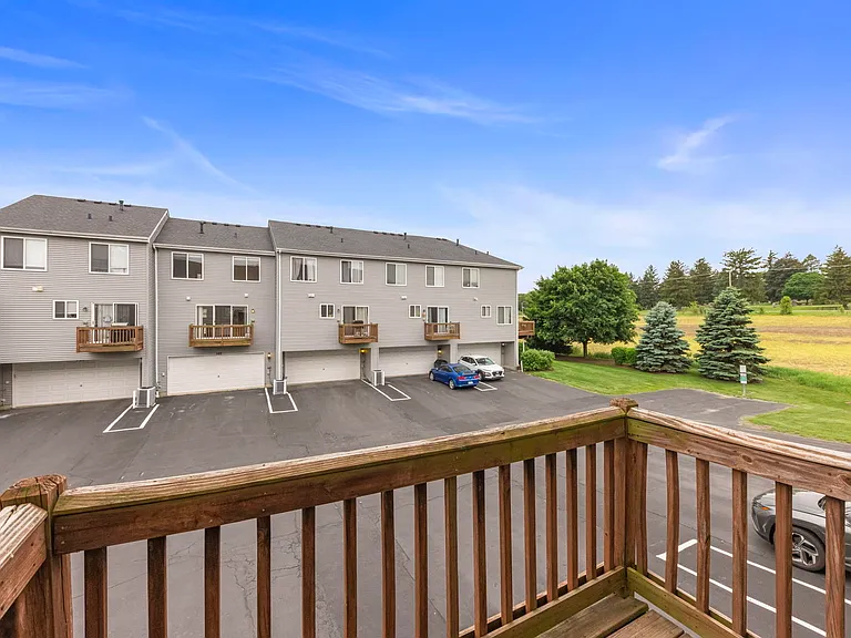 556 Lincoln Station Dr — Photo 12