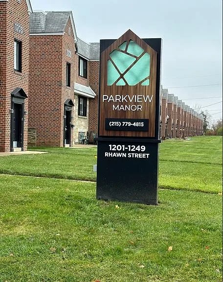 Parkview Manor — Photo 3