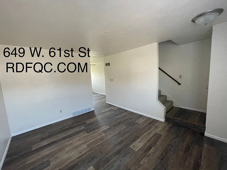 641-725 W 61st St — Photo 2