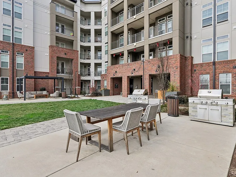 StationTwo22 Apartments — Photo 23