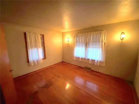 4th image of 3115 N 41st St