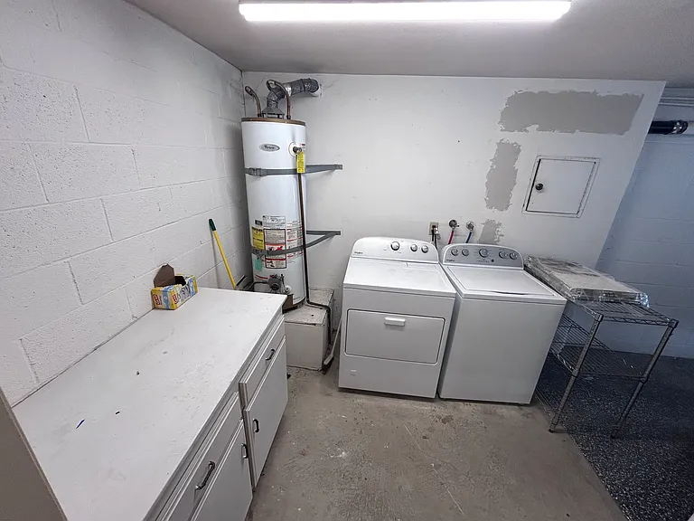 821 W 15th St #3D — Photo 34