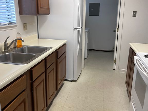 3rd image of 100 Ryder Ct #3