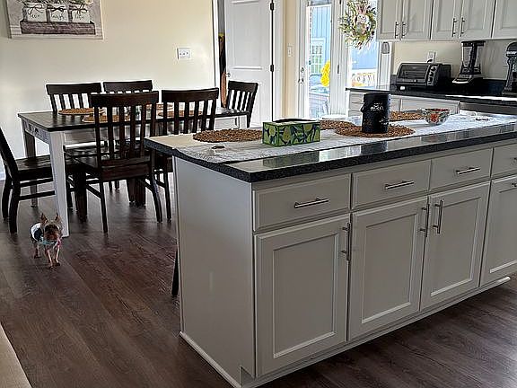 3rd image of 354 Kennedy Rd
