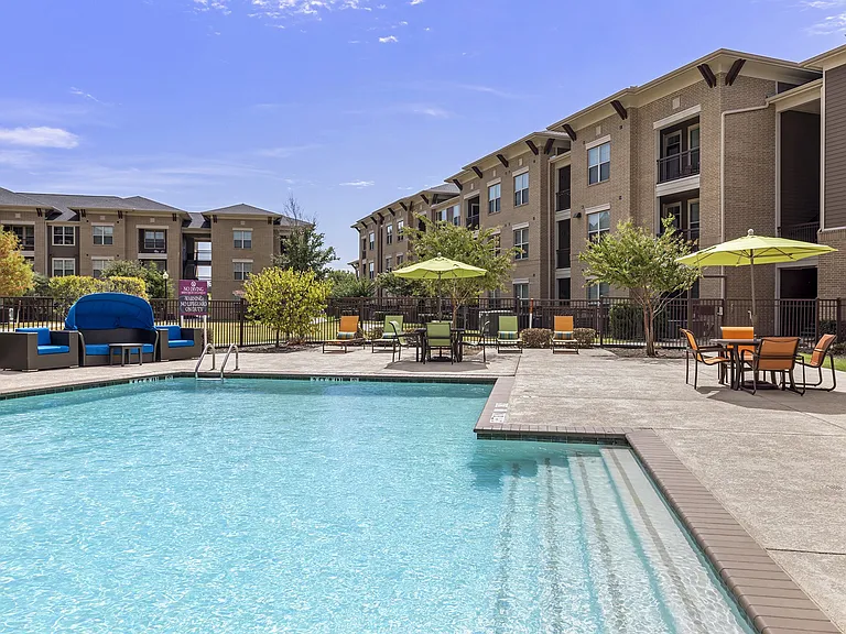 Mansfield on the Green Apartments — Photo 22