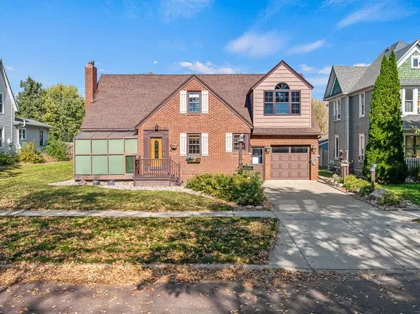 602 W Lyon St, Marshall, MN 56258