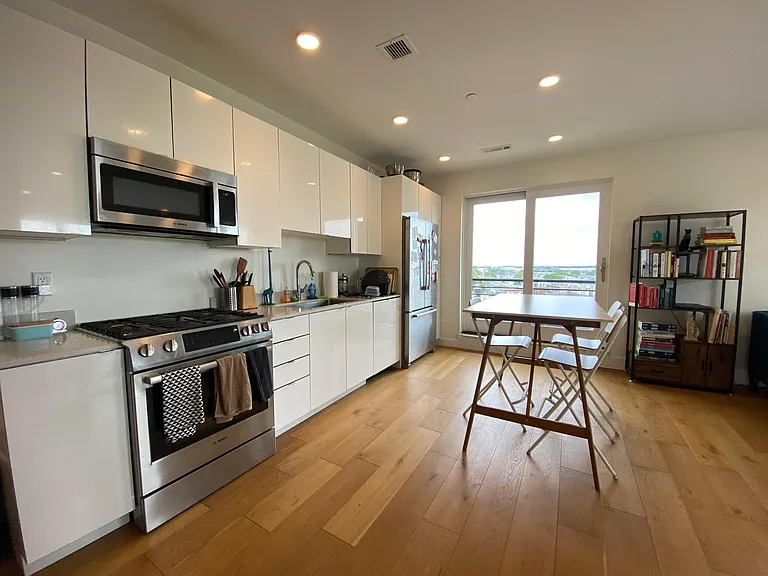 250 Meridian St #611 — Photo 7