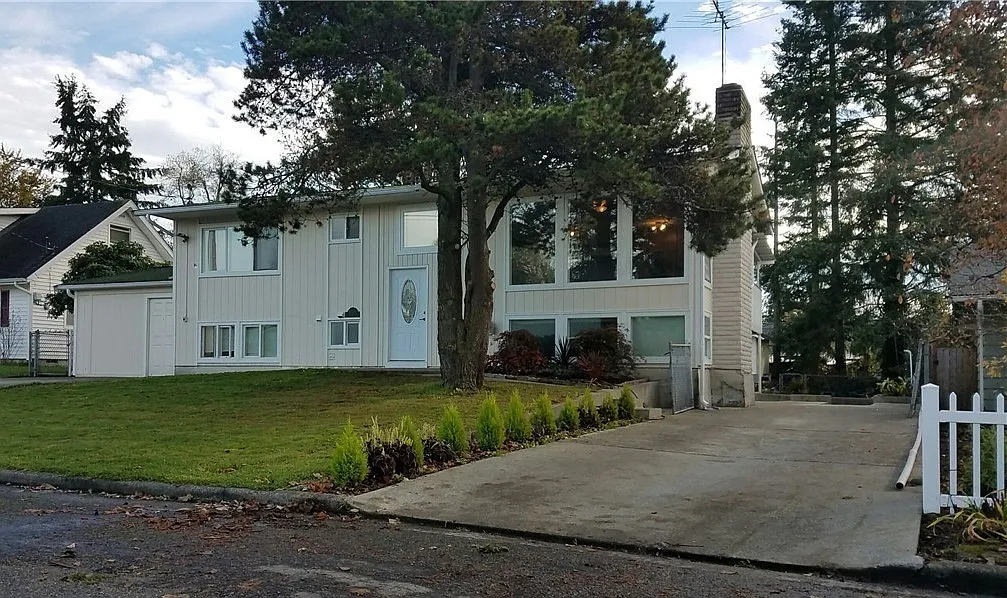 3 bed, 1030 sqft, $2,600 — Photo 1
