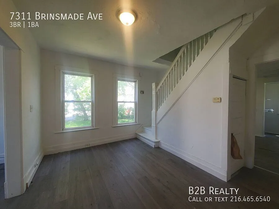 Charming 3-Bedroom Duplex in Cleveland Spacious, Comfortable & Move-In Ready! — Photo 3