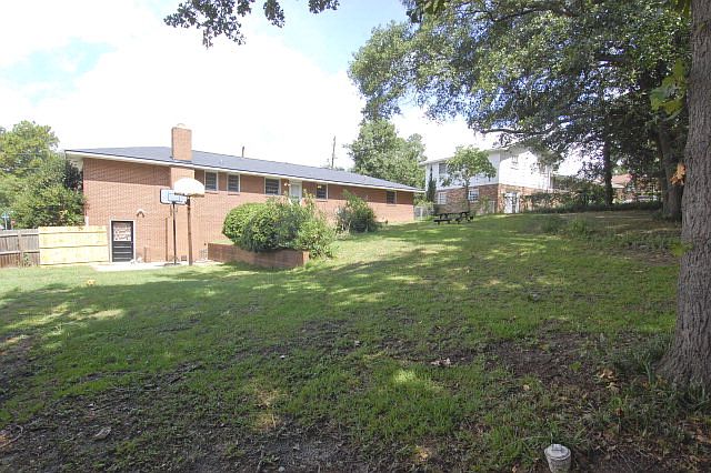 2nd image of 601 Oakdale Ave