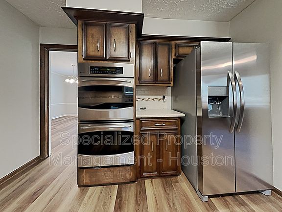5th image of 2303 Riverlawn Dr