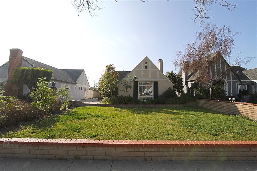 2nd image of 1308 Louise St