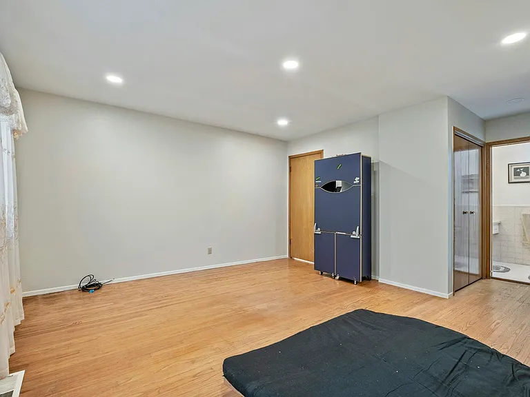 611 Blanken Ave — Photo 24