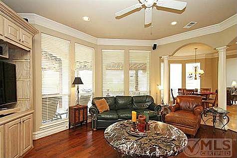 5th image of 1940 Woodbridge Dr