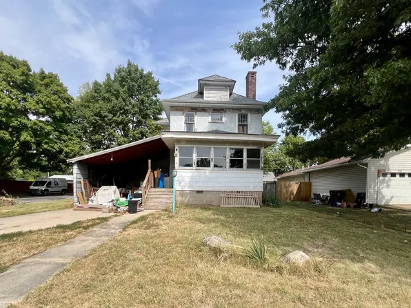 212 W Vine St, Villa Grove, IL 61956