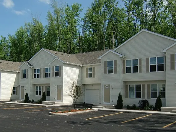 3Bd/ 2.5Ba Townhouse w/ Attached Garage & Finished Basement at Ashley's Garden in Amherst, NY, 2365-2367 Sweet Home Rd #9, Buffalo, NY 14228