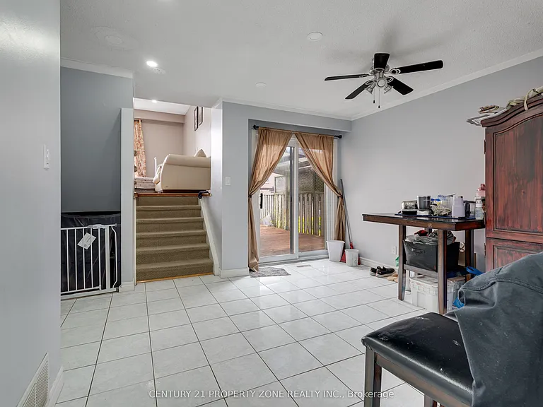 32 Lady Stewart Blvd — Photo 18