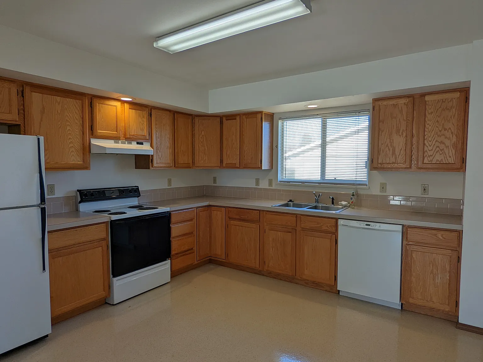 2 bed, 1170 sqft, $1,700 — Photo 4