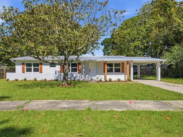271 Gregory Dr, Mary Esther, FL 32569