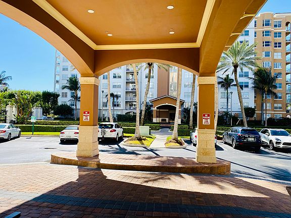 Home For Sale In Highland Beach Club