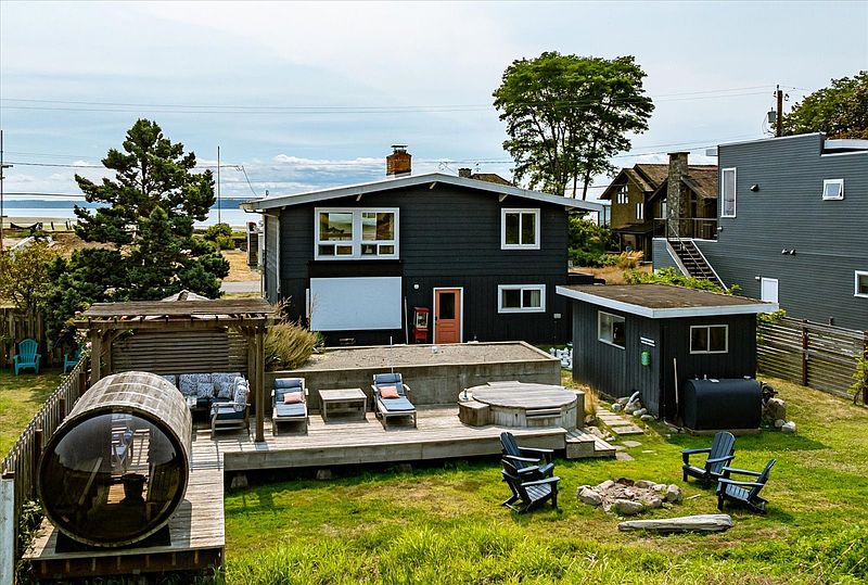 4th image of 2577 Sunlight Beach Road