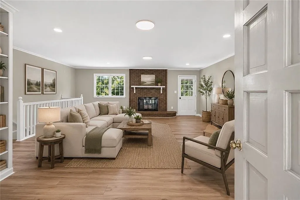 5 bed, 3.0 bath, 3295 sqft, $3,500 — Photo 2