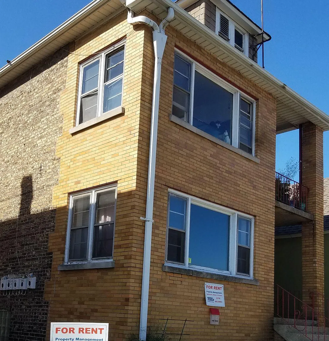 4918 Northcote Ave — Photo 1