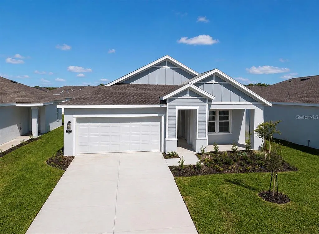 3 bed, 2.0 bath, 2160 sqft, $2,300 — Photo 1