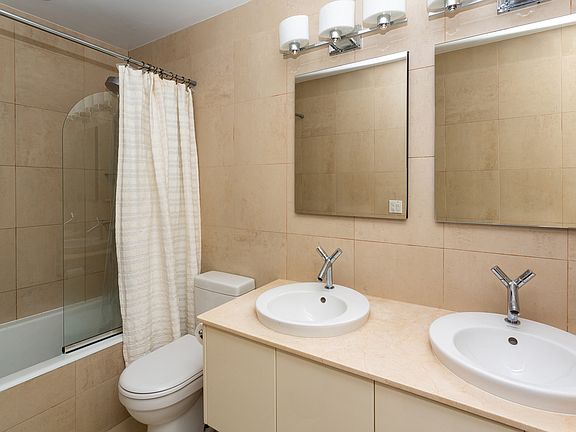 5th image of 211 W 71st St APT 15B