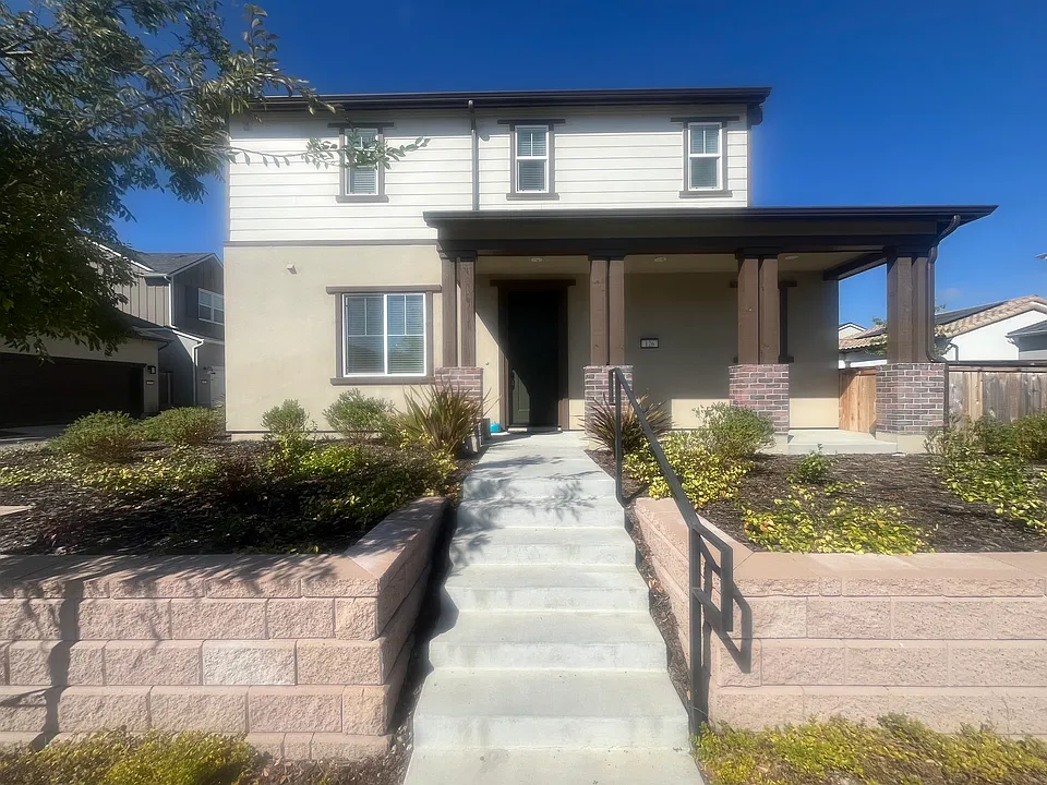 126 Earthwood Ln