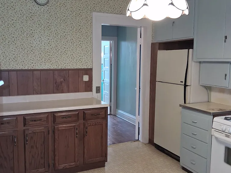 598 John St #1 — Photo 3