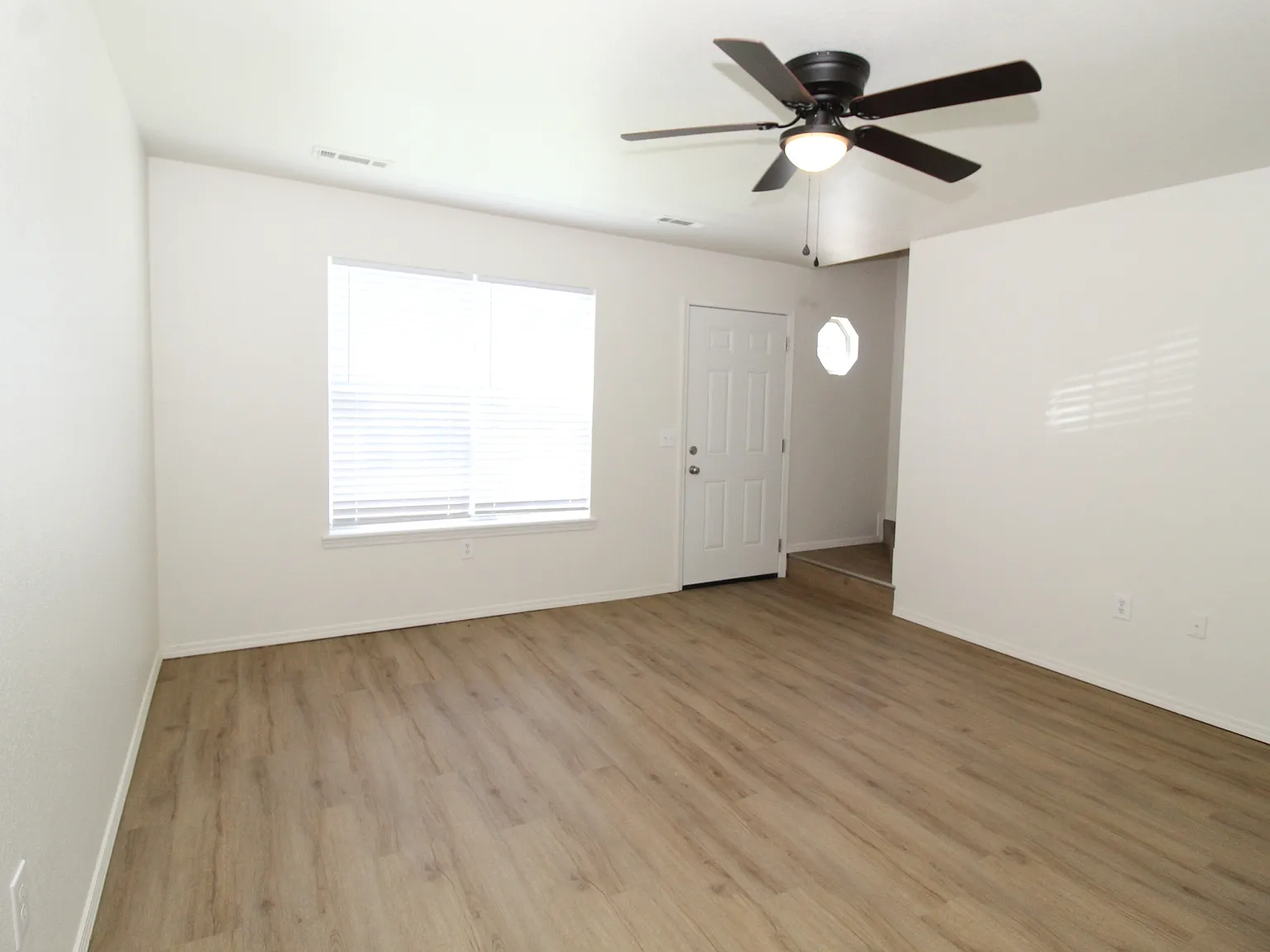 5 Iris Way - A — Photo 3