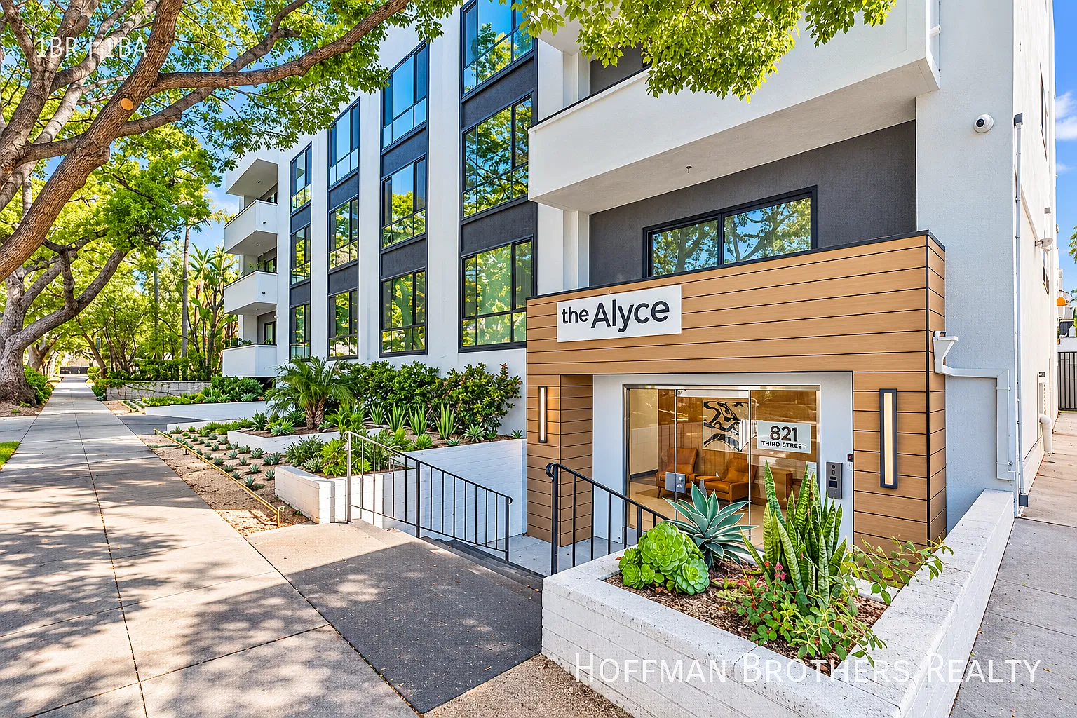 Updated 1-Bedroom Near the Beach With Modern Quartz Kitchen, Private Balcony With Beautiful Views... — Photo 3