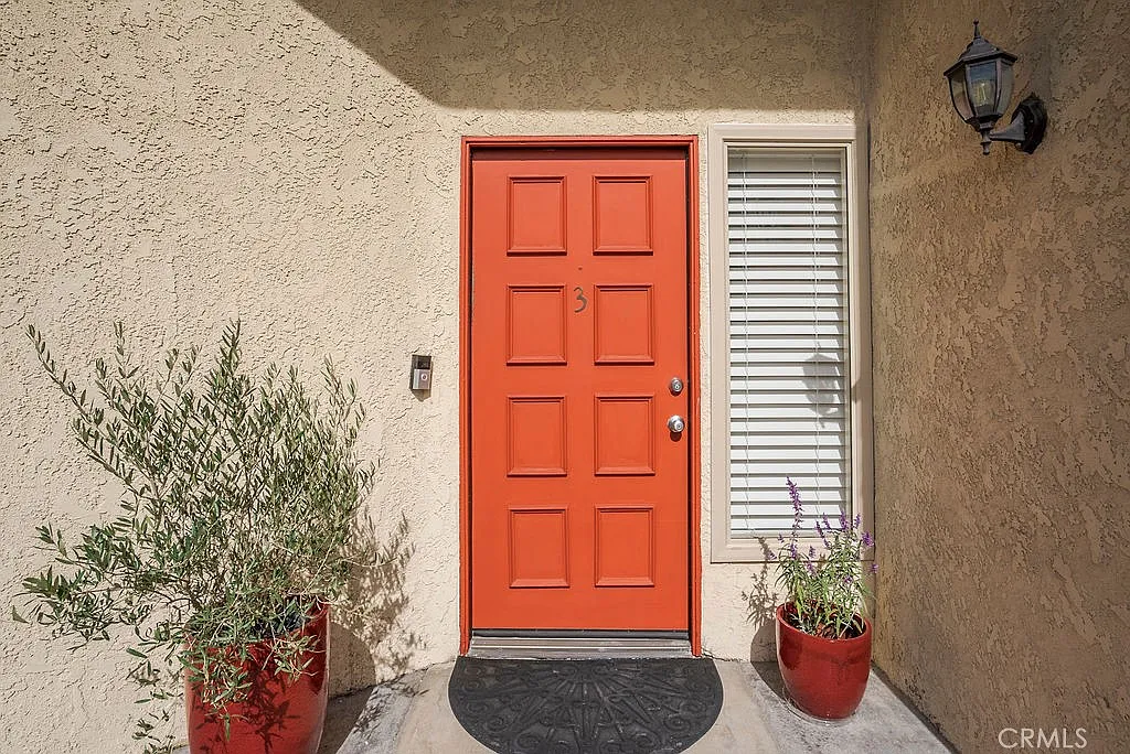 3 bed, 2.5 bath, 1649 sqft, $3,950 — Photo 1