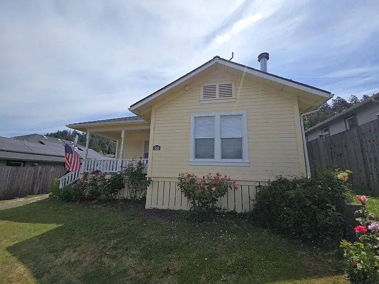 526 B St — Photo 3