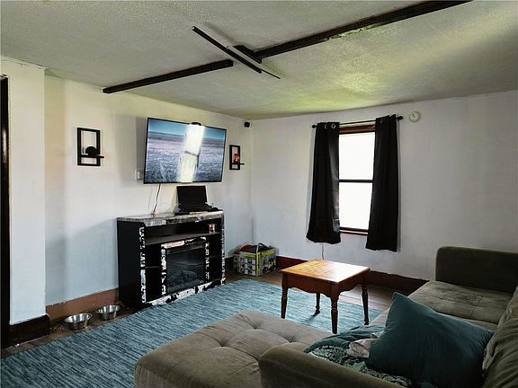 4th image of 328 3rd St