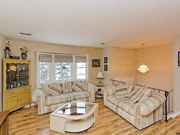 3rd image of 3 Hearthwood Dr