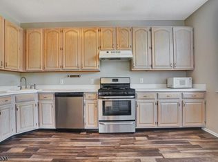 1 Wildflower Ln, Morristown, NJ 07960
